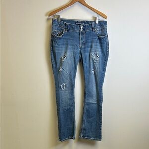 Amethyst Jeans Distressed Straight Leg in Blue